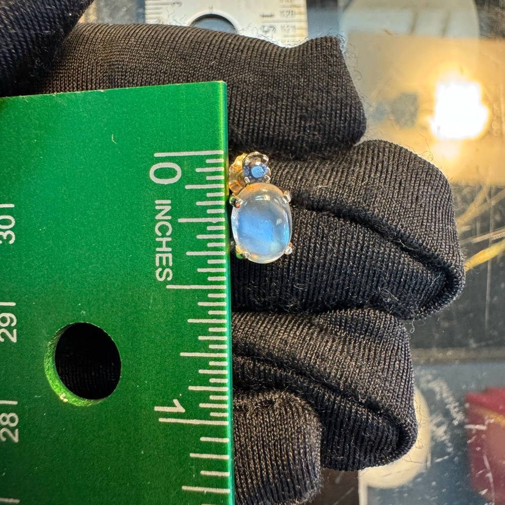 Elegant Blue and 14k gold moonstone earrings - Picture 3 of 5